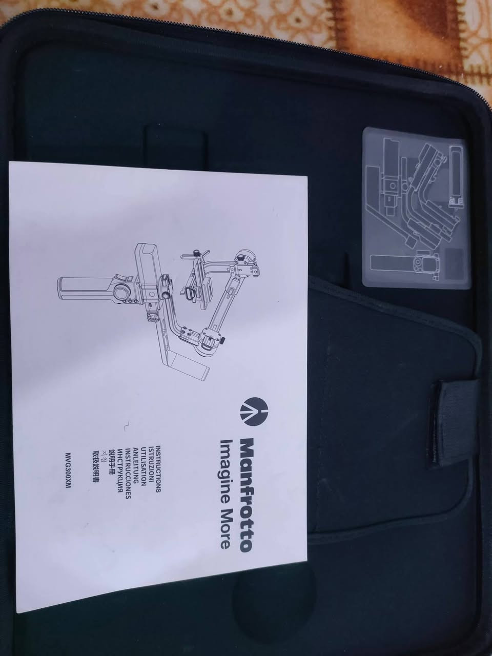 كمبل  مانفروتو (Manfrotto MVG300XM Modular Gimbal). 

يتميز بتصميم معياري مع مقبض قابل للفصل يمكن استخدامه كوحدة تحكم عن بعد.

 يدعم كاميرات (CSC) و (DSLR) بوزن يصل إلى 3.4 كجم.

شاشة LCD تعمل باللمس لسهولة اختيار الإعدادات وذراع تحكم (Joystick) لحركات الحامل.

ذاكرة نقاط توازن ونقاط علام (Position memory red dot) لتسهيل الإعداد.


**إذا كنت صاحب هذا الإعلان وتريد حذفه لأي سبب، رجاءا أرسل رسالة إلى الدعم الفني**