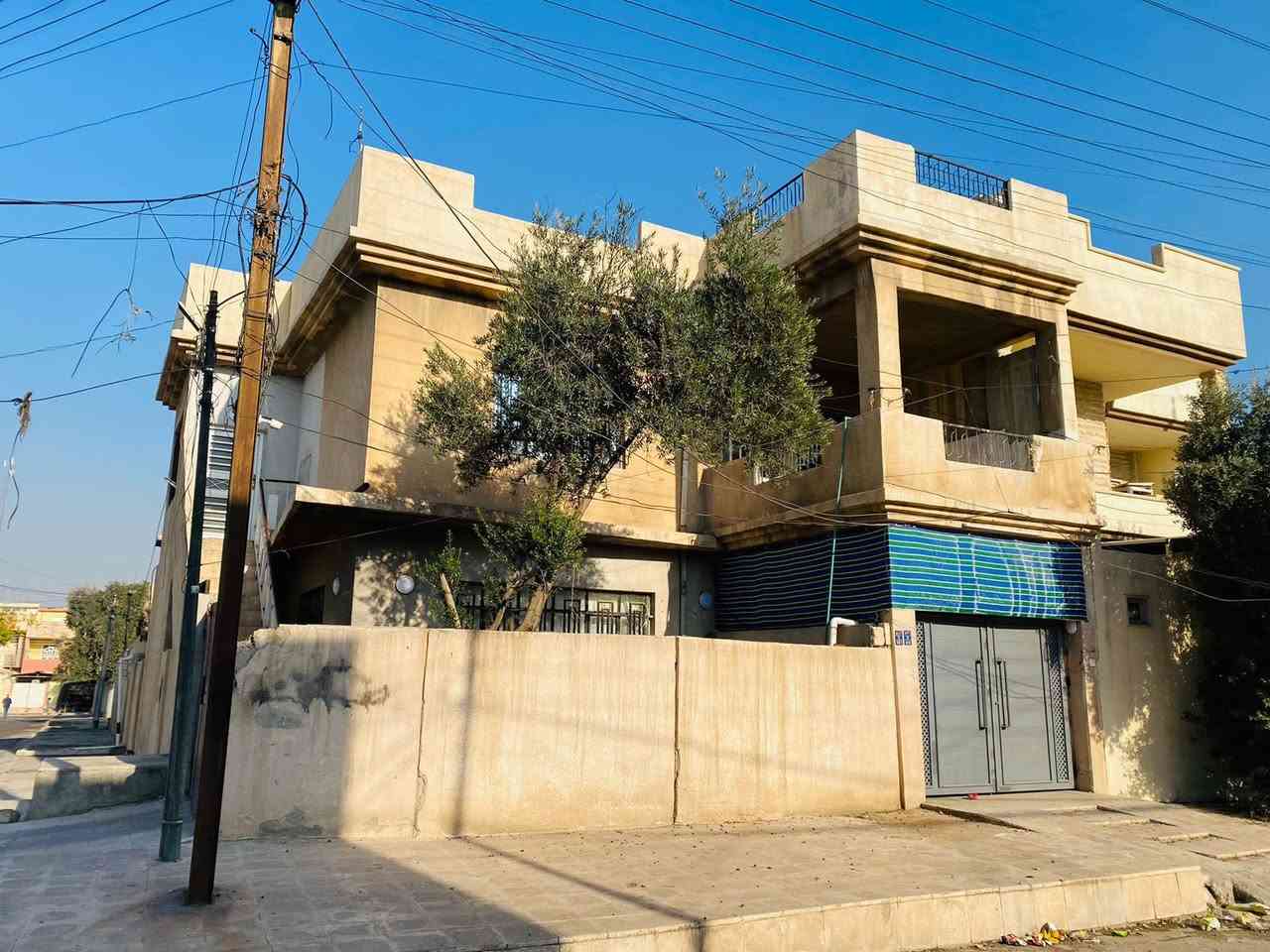 شقة للايجار طابق ثاني ركن تقع على شارعين شارع 15م شروق المساحة200م تقريباً حي الرفاق قرب جامع الروضة المحمدية  
200م تقريباً حي الرفاق قرب جامع الروضة المحمدية
للأستفسار
 ***********
