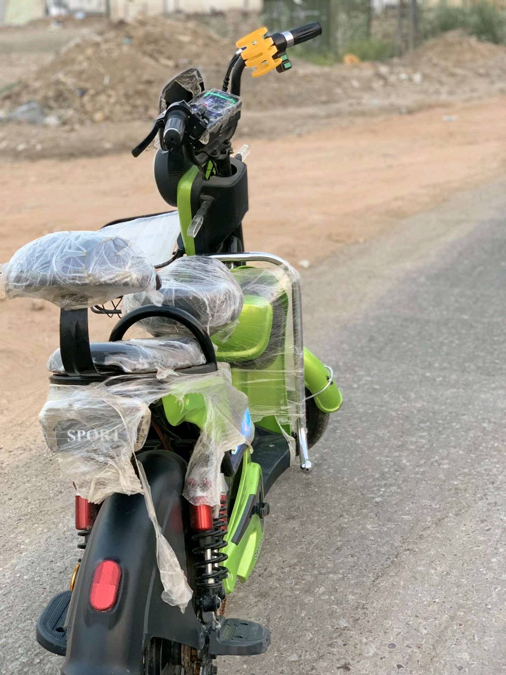 دراجه شحن 5 بطاريات جديده ونضيفه موجوده ب المحاويل