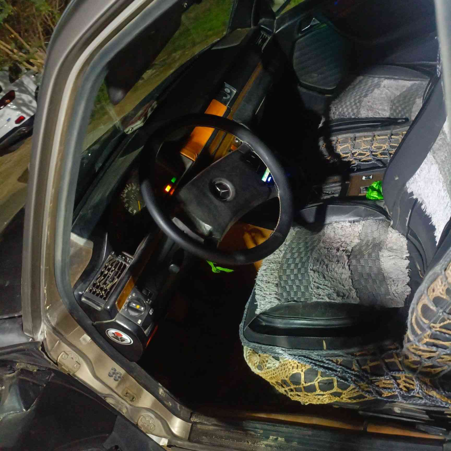 سلام عليكم للبيع مارسدس دب مديل 89 سياره جهازه مكينه او كير 3000فيفيتي جديده   سياره جهازه ترايك للبصره  السعر 50.       ***********
