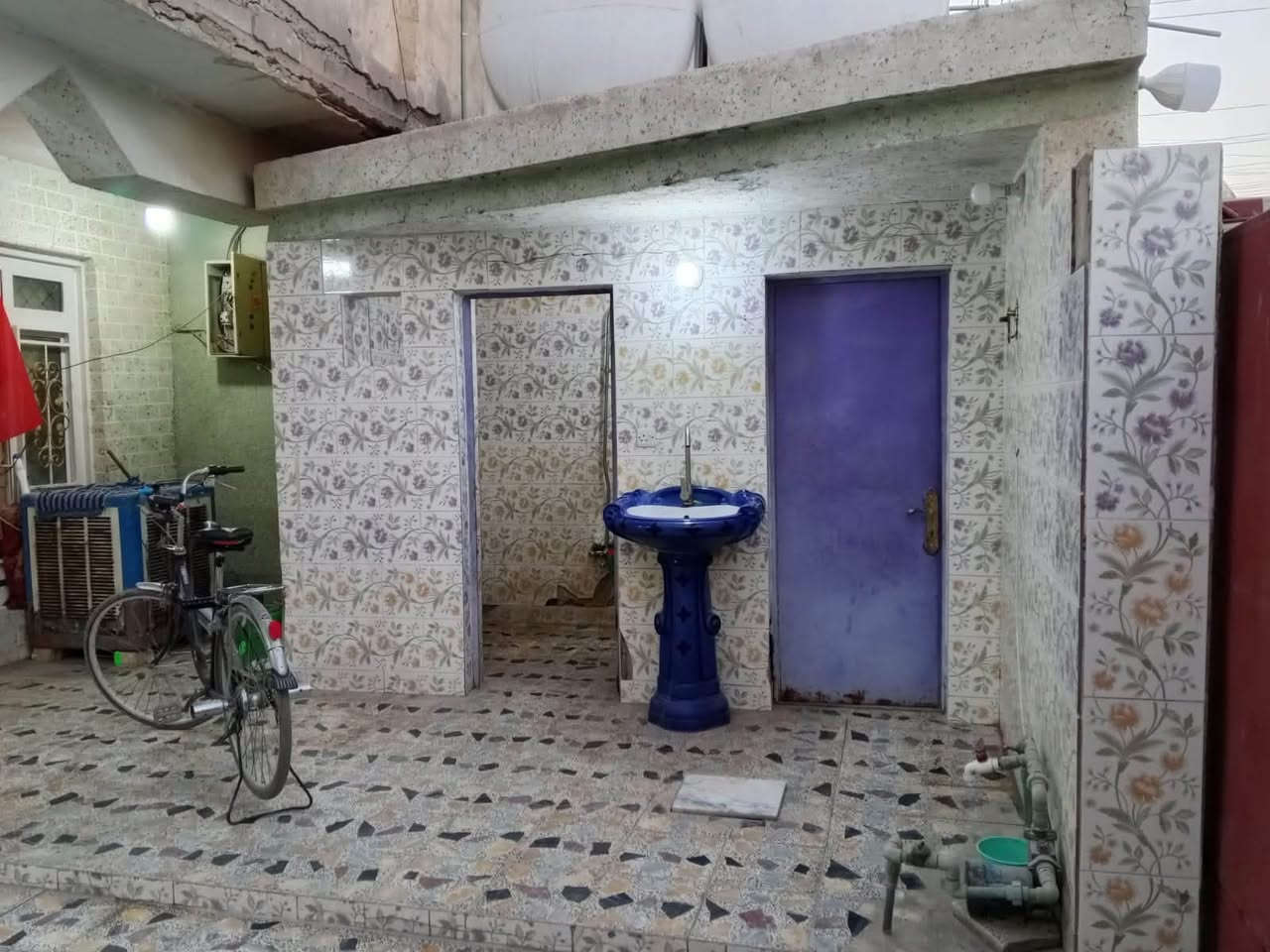 سلام عليكم بيت للبيع 140متر طابو صرف ثاني بيت عله شارع 20
***********
