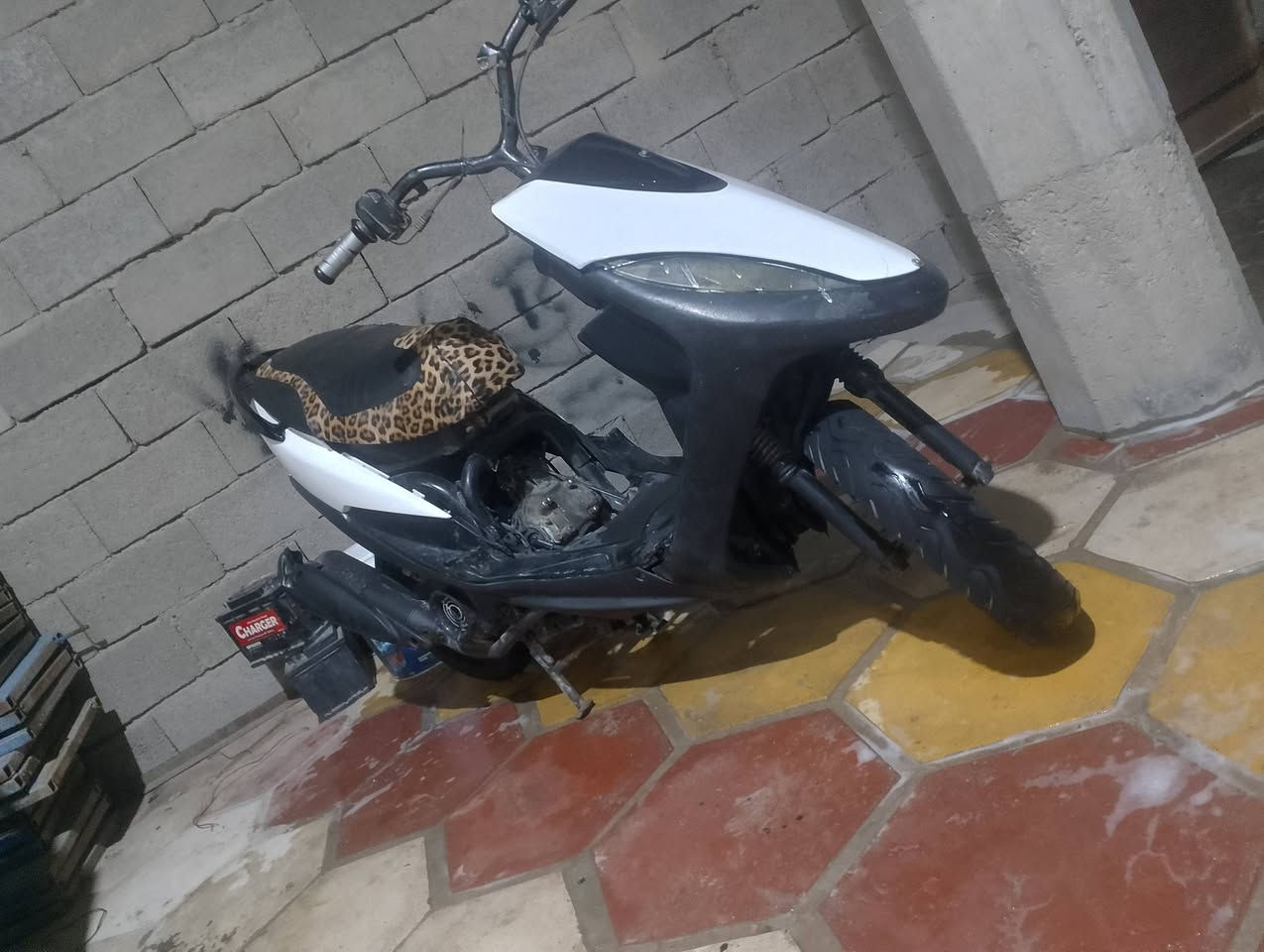 السلام عليكم دراجه ماكس عدله الدراجه مكينتها لفتح ول تجفيت بوشه 55 تواير المامي  والخلفي امس مبدلهن اكزوز رياضي اصلي شلعه فول مكاني البصره الزبير السعر 475وبيها لشراي شي غليل رقم الهاتف ***********
