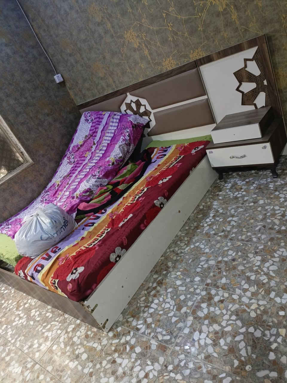 الي محتاجهن ياخذهن الجريخي ***********
