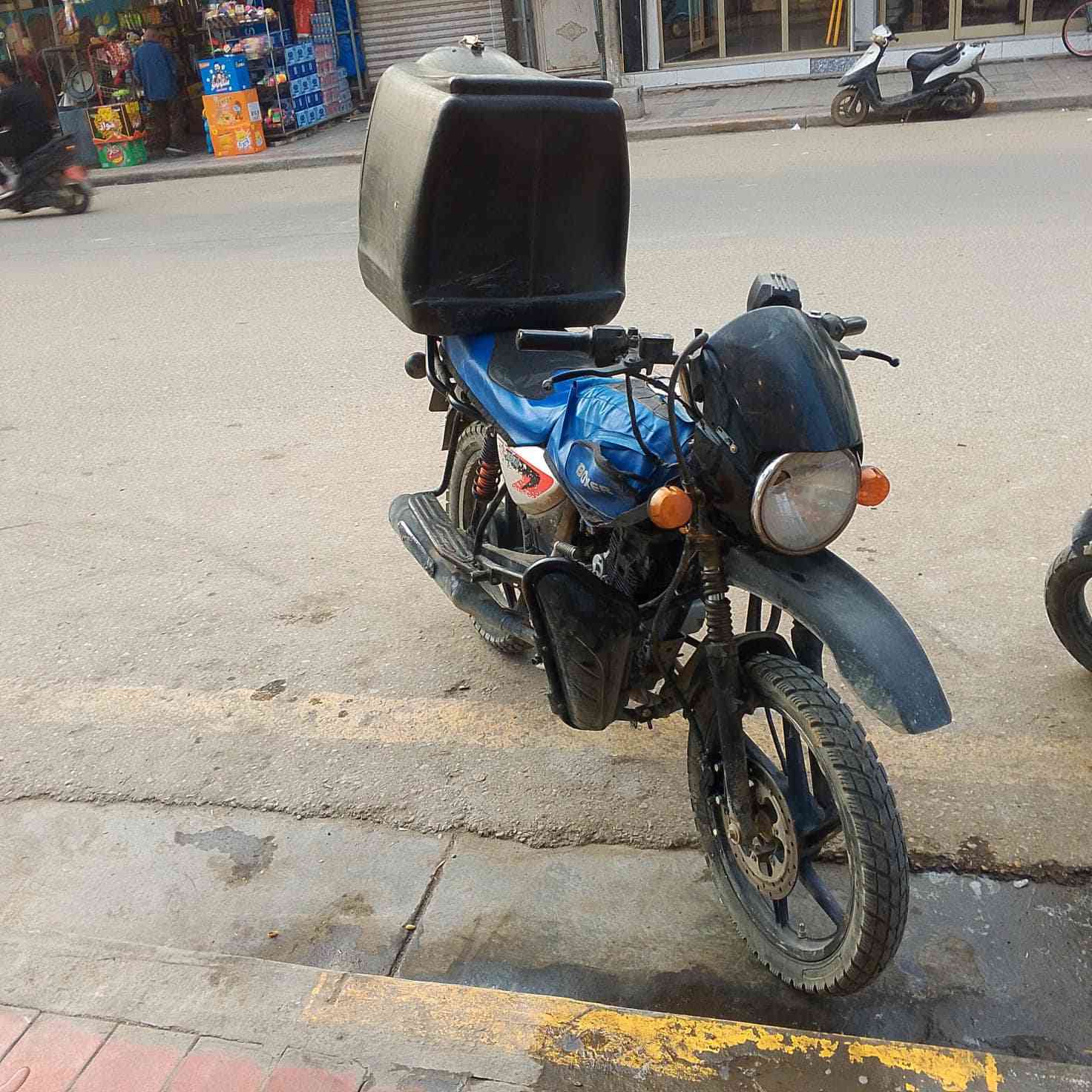 سلام عليكم دراجه بوكسر للبيع الدراجه نظيفه السعر 1500 وبيها مجال بسيط واي استفسار موجود ع واتساب او ع رصيد ***********
