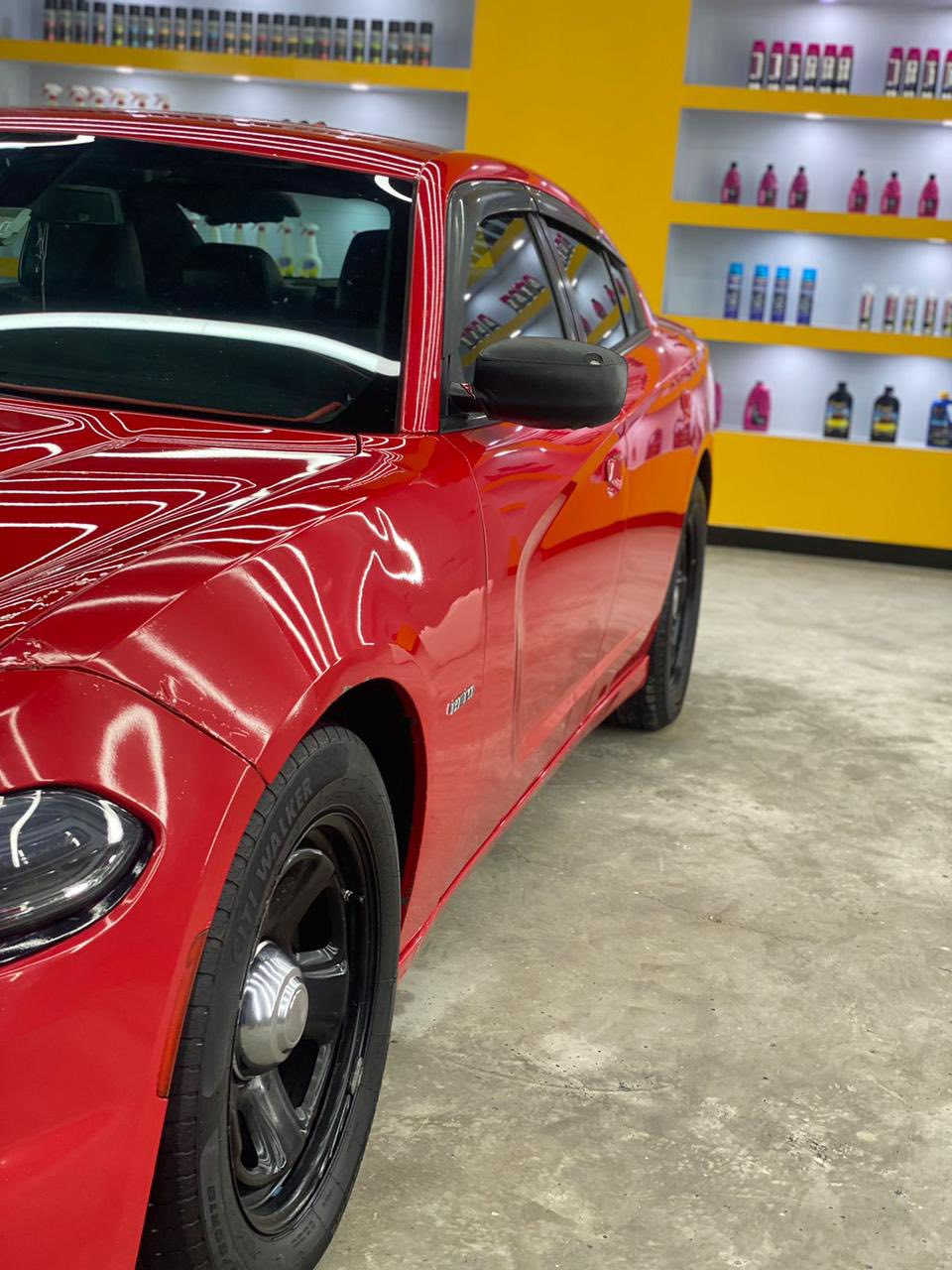 السلام عليكم جارجر 2018 هيمي حادثها قطعه وحدة فقط جاملغ امامي شبر واحد صور الحادث موجوده سياره مكينهV8 خير من الله كير ومكينه والسياره بيها منظومه غاز80 لتر سياره ناعمه وحلوة ومواصفاتها معروفه كشناتها جلد حضن مابيها اي نقص سعرها 190وبيها مجال 
للاستفسار ***********
***********
