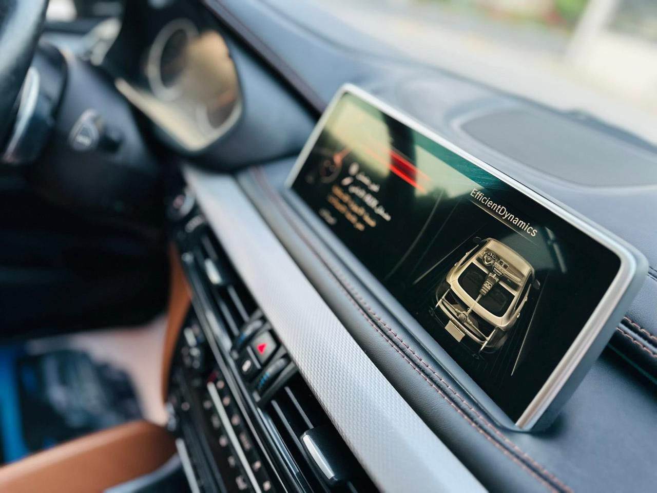 السلام عليكم
BMWx6(M/package)بيع فقط 
الموديل (2015)
المحرك (v8/5000)
الممشى (170الف كيلو)
اللون (ابيض-صدفي)
الحالة (السياره وكالة العروش مكفولة كفالة عامة)
السيارة فئة M/package فول مواصفات.
لتواصل واتساب او اتصال (***********)
