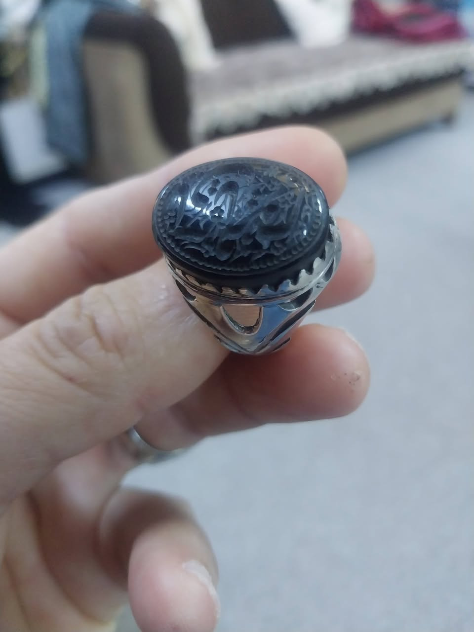 السلام عليكم 
عقيق يماني اسود مخطوط يا حي يا قيوم مقاس الخاتم ٢٢للاستفسار
***********
