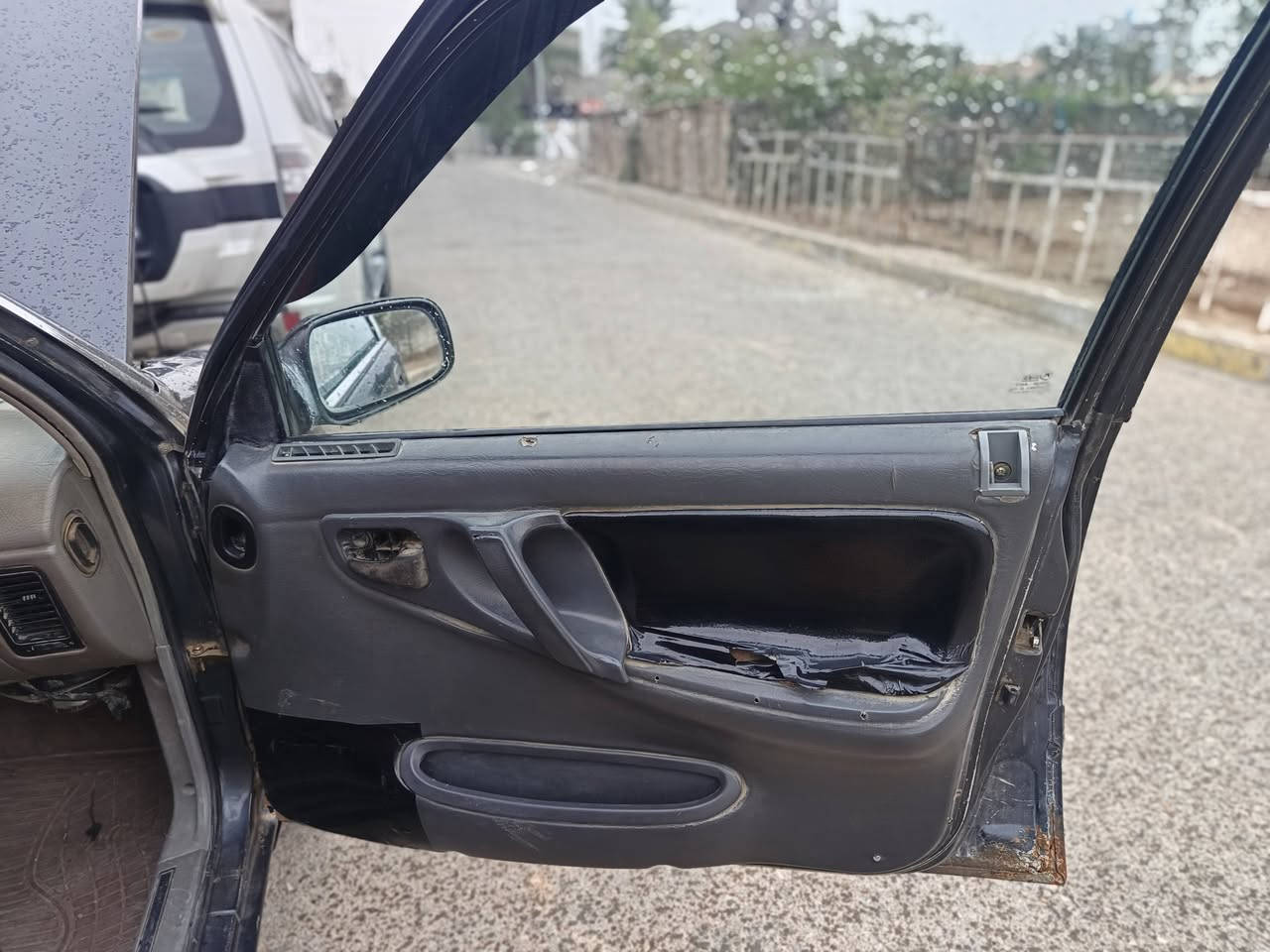 سلام عليكم ورحمة الله وبركاتة برنس للبيع موديل 92 بسمي سنويه لل 29سياره بيه تبخير بس رنكات لا تنقيص  سياره مابيه ضربه كير عادي رقم انكليزي الجديد ديالى بنكه مال محرك جديد خزان مال بانزين جديد مصبوغه احزام السعر 36او بيه مجال بسيط رقم الهاتف ***********مكان السياره ديالى بلدروز ❤
