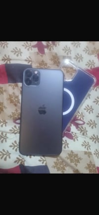 ١١ برو ماكس • ٢٥٦ • بطاريه ٧٩