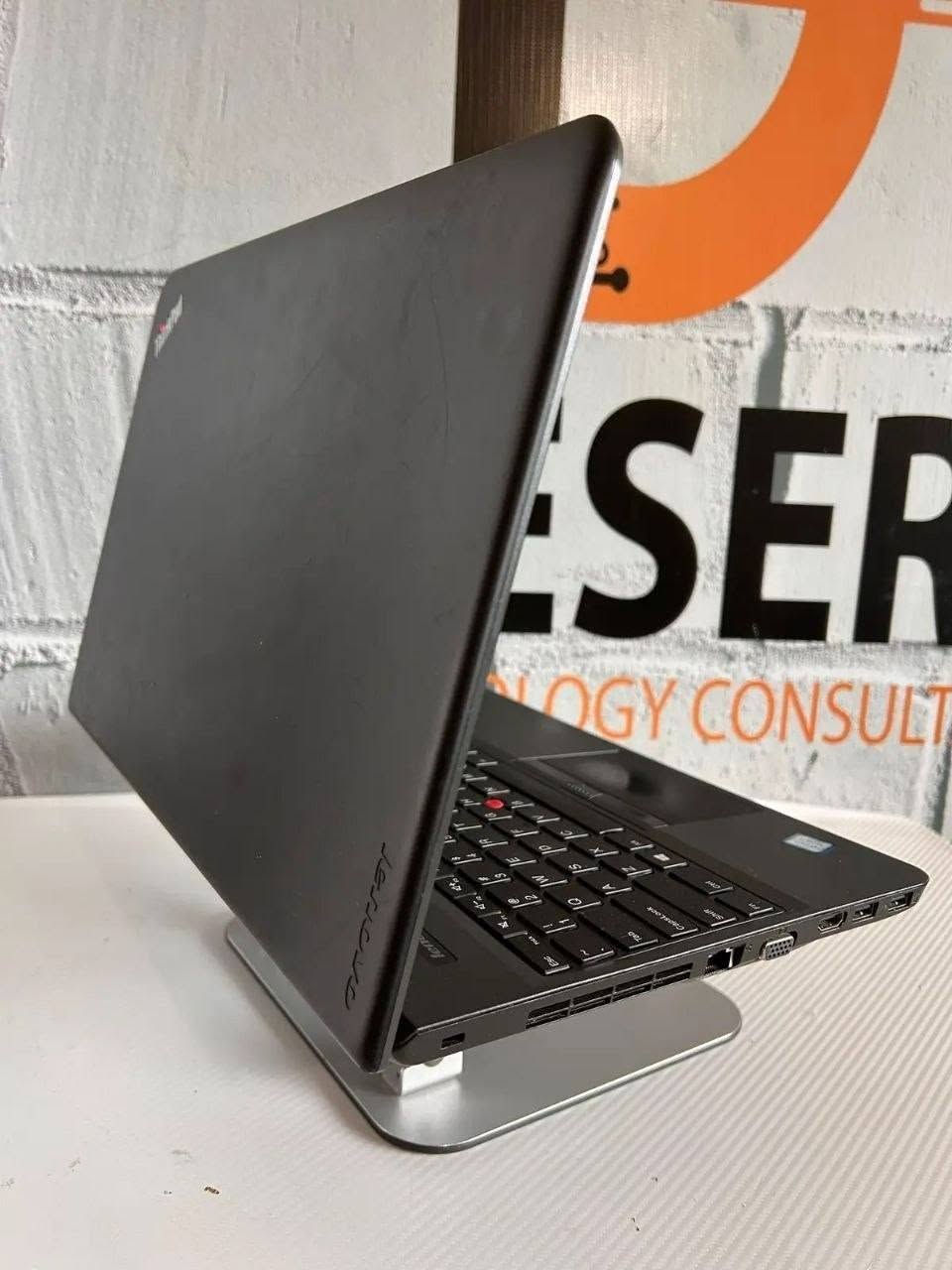 💻 لابتوب Lenovo ThinkPad E560
أداء عملي ممتاز وسعر اقتصادي مناسب للدراسة، الدوام، والأعمال اليومية 🔥
مناسب للطلاب، برامج الأوفيس، التصفح، المحاضرات، والعمل المكتبي بكل سلاسة 

🔹 المعالج: Core i7 الجيل السادس
أداء قوي ومستقر للمهام اليومية وتشغيل البرامج المكتبية والدراسية بكفاءة
🔹 الرام: 8GB قابل للتطوير
سرعة جيدة مع إمكانية الترقية لأداء أفضل مستقبلاً
🔹 التخزين: 256GB SSD قابل للتطوير
إقلاع سريع للنظام وتشغيل البرامج بسرعة ممتازة
🔹 كرت الشاشة الداخلي: 4GB
🔹 كرت الشاشة الخارجي: 2GB
مناسب للتصميم، البرامج الهندسية المتوسطة، وبعض الألعاب
🔹 الشاشة: 15.6 إنش FHD
وضوح ممتاز ودقة عالية مناسبة للدراسة والعمل والمشاهدة

🎁 الهدايا المجانية: 
🎒 حقيبة
🔌 الشاحن الأصلي
🖱️ ماوس
🖱️ ماوس باد

🛡️ الضمانات: 
✔️ فحص كامل قبل الإرسال
✔️ فحص كامل قبل الدفع والاستلام
✔️ ضمان 7 أيام استبدال عند وجود خلل مصنعي
✔️ جاهز للاستخدام المباشر

📍 الموقع: بغداد الأمين الثانية

السعر 299  ألف
واتساب ***********
