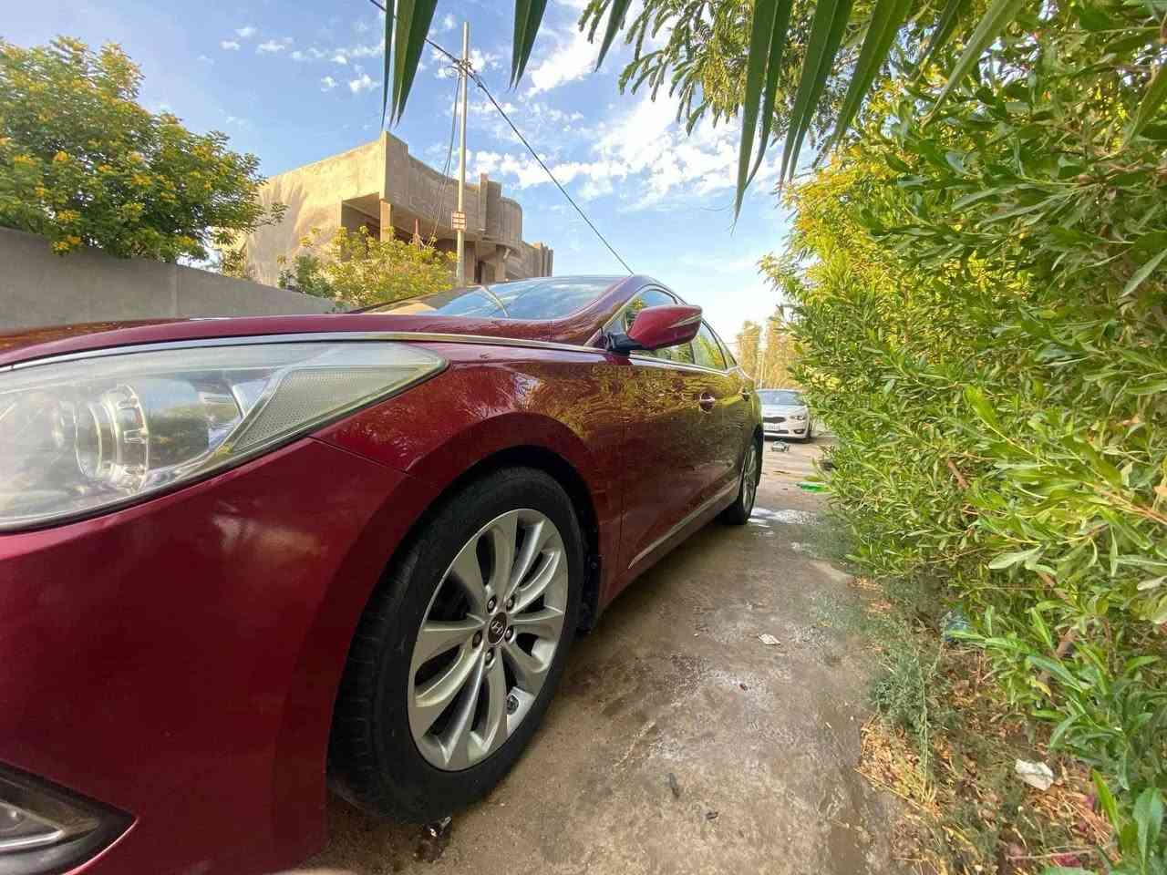 أزيرا موديل 2014 خليجي فول مواصفات vip
3000 • 6V

* تشغيل بصمة
* نظام ترحيب
* حساسات امامية خلفية
* مري قلاب 
* مراية وسطية تعتيم تلقائي
* كشنات خزن 
* تبريد و تدفئة كشنات امامية
* سايد بريك كهربائي 
* Auto Hold 
* كشنات جلد 
* بانوراما
* مثبت سرعة 
* تحكمات ستيرن جهتين
* تبريد تدفئة شغالات
* بردة خلفية كهرباء 
* بردات خلفية جانبية يدوية
*حدادية جديدة كاملة امامي خلفي
* تخم تايرات جديد
*باتري جديد
* لايت عالي ناصي LED 

رقم أربيل الدولي بأسمي 

بيها صبغ قليل بالجاملغ خلف السائق موضح بالسونار
مكانها الديوانية / حي الفرات
السعر 130 
للاستفسار ***********
