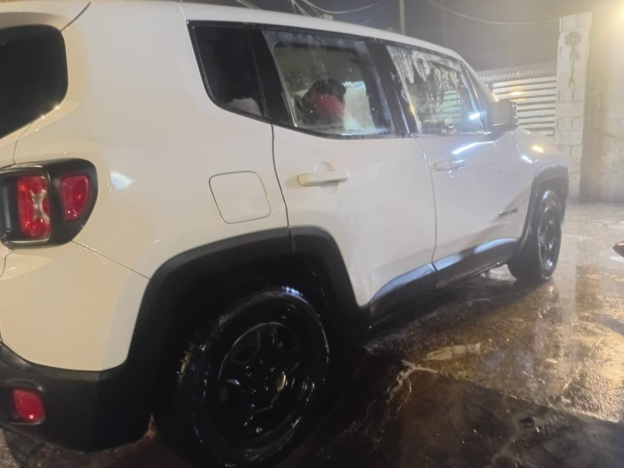 السلام عليكم سياره جيب رنكود وارد أمريكي بيه بجم السياره فول مكان السياره بصره المعقل *********** السعر هوه 125وبيه مجال السياره رقم بصره تحويل ثاني يوم
