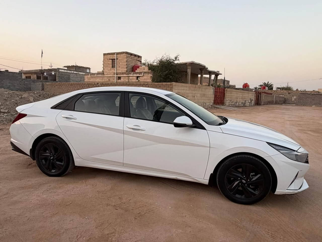 السلام عليكم 🫡 الانترا 2023 خليجي اصل اربيل تريد تحويل او وكاله نص فول شاشا جبيرا فول تحكم السياره حلوه وجديده كلش فقط بيهه صبغ كد اربع اصابع ب صندوق ماشيه70 دهن هستوني مبدله دسكات جددد تخم تاير اصلي السياره حلوه ول بدي يخبل ونصبتهه كلش حلوه 
محرك 1600 دبل نوزل اقصتادي ونشط 
السعر 155 ومجال بسيط لشراي 
*********** البصرة, العراق
