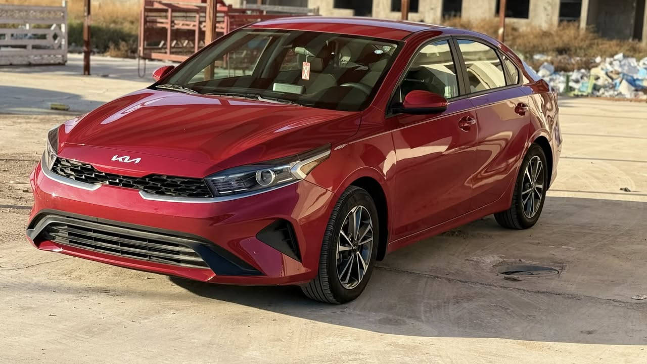 بسم الله السلام عليكم
كيا فورتي 23 

السياره مشايه 12الف 

مواصفات نص فول 

حادث السياره موجود بالصور قبق جنطه وشويه بالجاملغ 

السياره منفيس بسمي موجوده بغداد 

137 وبيه مجال شي بسيط 

*********** واتساب 

***********
