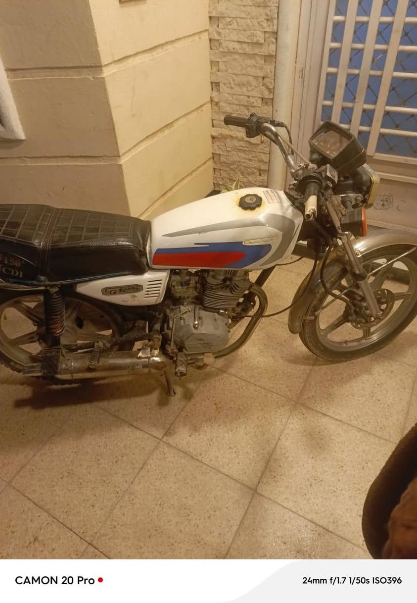 دراجه سيفان نضيفه للبيع السعر 350بيهة مجال حك الجيه محرك خير من الله كامله مكمله نقصهة بس سلف عنواني ديالى تقاطع القدس دور زراعةرقمي وتساب ***********رقمي نتصال0778 359 0774
