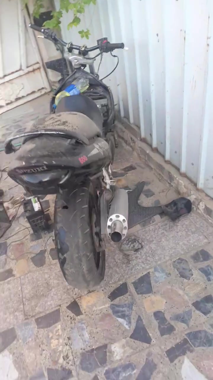 سلام عليكم من ارخص لدمن بطح محرك 600بيعلك كوم حديد تشتغل بس متروكة يعني تاج تبديل كابريتر طوف وتانكي وصخ كفلك سرقة وعشاير مكاني شعب***********
سعر 350قفل
