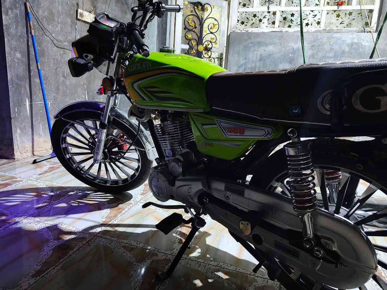 سيفان سونك الاصلي  موديل ٢٤ طالعه ٢٥ بشهر ٨ دراجه مكفوله كفاله عامه مكينه 200خرسه مكفوله كفاله عامه سعر 800بيهه مجال لشراي ***********
