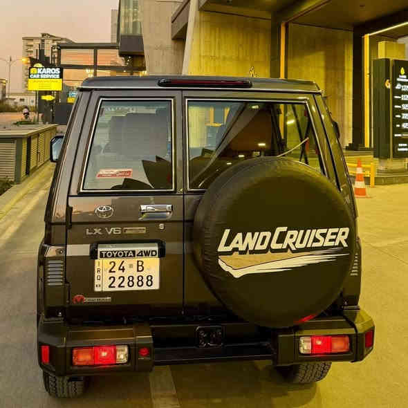 تۆیۆتا لاندکروز 2024 LX 76 Hardtop : واردى خه‌لیجی
گير :ئوتوماتيك
ڕەنگی دەرەوە: ڕەش 
ڕەنگی ناوەوە: ساجی\قەیسی
جۆری بزوێنەر: V6 شەش پستۆن
 قەبارەی بزوێنەر: 4.0 لیتر
ڕۆیشتن:تەنها 6  هەزار کیلۆمەتر
کوشن جلد

سعر : لە کۆمێنت داوای بکە ڕاستەوخۆ بۆت دێت 🤖 

تەبریدی مەرکەزی
شاشە گەورە
سەلاجە
سیستەمی ABS
ئێرباگ
دەبڵ ئەکسل و دیف ڵۆک

ژمارەی خاوەنەکەی 
***********
