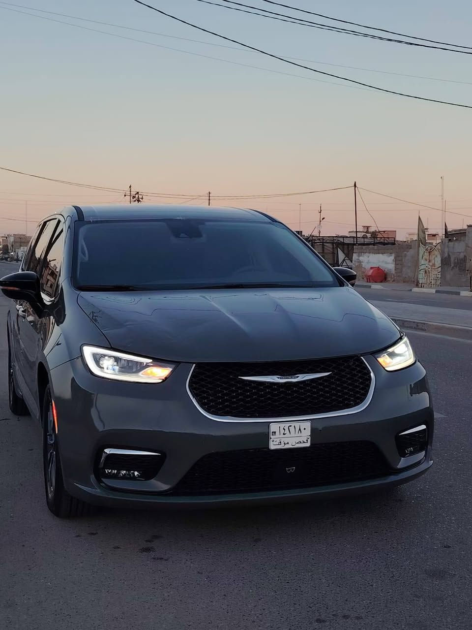 من رخصة الادمن
#المركبة  :  كرايسلر باسفيكا هايبرد لون سمنتي مميز موديل 2024 فول مواصفات عدى الفتحة
تترقم جميع المحافظات 
رقم مجاني 
*** ثلاث انظمة شحن خارجي +  هايبرد+ بنزين
الشحنة الوحدة تمشيك من 60الى80 كيلو يعني بالداخل ماتصرف قطرة بانزين

#الضرر    : مرفق الصور الحادث 
#التصليح : بارد قليل بالبنيد وشوية بالچاملغ
#السعر   :264ورقه مع المجال

#المواصفات  :
▪️ كرايسلر باسفيكا
▪️ محرك 6 سلندر 3600
▪️رادار امامي تفاعلي متعدد الاستخدام
▪️لايتات زينون عالي وناصي مع حاجب LED مع كشافات دعامية زينون
▪️ حساسات خلفي اصل 
▪️ حساسات الاجتياز الجانبية 
▪️ كشافات دعامية اصل 
▪️ بصمات كل الابواب وبصمة تشغيل وتشغيل عن بعد 
▪️كشن ذاكرة (خزن ميموري) لكرسي السائق
تدفئة كشنات +استيرن

▪️ كاميرا خلفية دوارة مع الستيرن 
▪️ باب جنطة كهربائي شفط 
▪️ ابواب جانبية كهربائية 
▪️ غرفة السيارة جلد اسود اصل 
▪️ تحكم كهربائي متكامل لمقاعد المقدمة 
▪️ شاشة دشبول كبيرة لمجموعة من الايعازات 
▪️ السيارة 7 راكب مع 3 قطع تبريد 
العنوان البصرة حي المهندسين

 الاتصال أو  وات ساب على :***********
