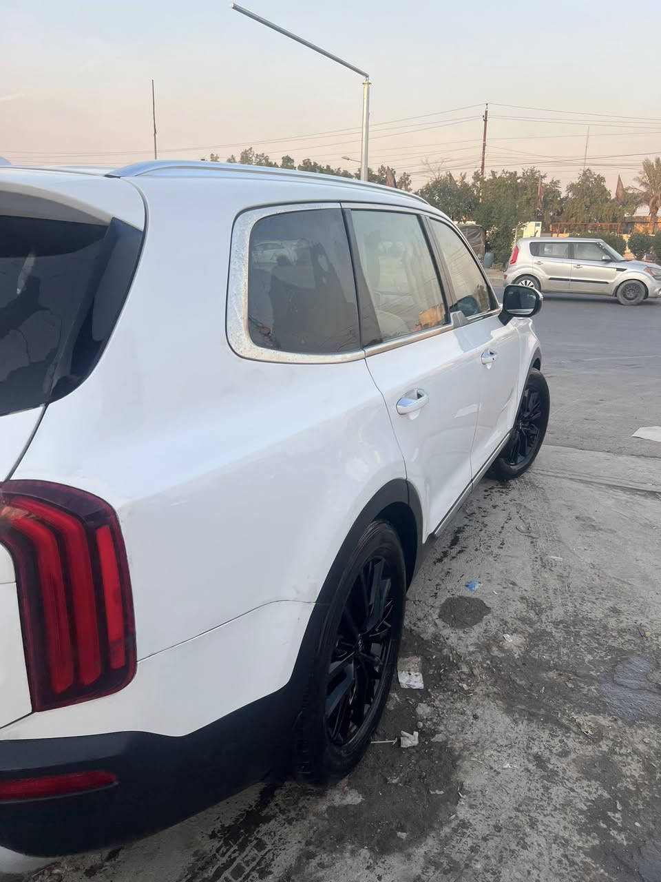 ______________________________________

#اعلان_بيع_سيارة

🔷السيارة : كيا تيلورايد sx🔥

🔷سنة الصنع :2020

🔷اللوحة : اربيل

🔶السعر : 240 ورقة

🔷الضرر :. (صور الضرر مرفقة بالاعلان)

🔷ضرر الايرباك : ستيرن فقط .

______________________________________

🔷المواصفات :sx

🔹حجم المحرك 6 سلندر 3.8L 

🔹عداد المسافة90 الف ميل 

🔹فتحة سقف

🔹رادار امامي وجانبي وخلفي

🔹تنبيه الخروج عن المسار

🔹حساسات خلفية

🔹كراسي جلد 

🔹اوتو هولد

🔹 تحكم ستيرن جهتين

🔹ويل كب حجم 20 انج مع اطارات بحالة جيدة

🔹لايتات LED بالكامل

🔹شاشه تحكم بالايعازات

🔹سستم الصوت harman/kardon

🔹تبريد وتدفئة الكراسي الامامية❄️🔥

🔹تدفئة الكراسي الخلفية

🔹الكراسي كهرباء

🔹كراسي منفصل (سياحي)

🔹ستائر خلفية

🔹جنطة كهرباء

🔹بصمة ابواب وتشغيل وتشغيل عن بعد

🔹مع باقي المواصفات الاعتيادية

————————————————————————

☎️ الاتصال :

***********

📍بغداد  - الكماليه  - نهايه شارع المصرف
