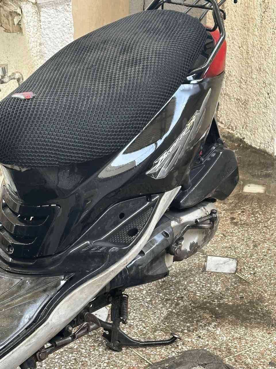 دراجه نضيفه وحلوه مكينه برغي ما مفتوح بيه كلشي شغال بيه دراجه نشطه وقويه وما متعوبه عارضه ب650 رقم تليفون ***********
