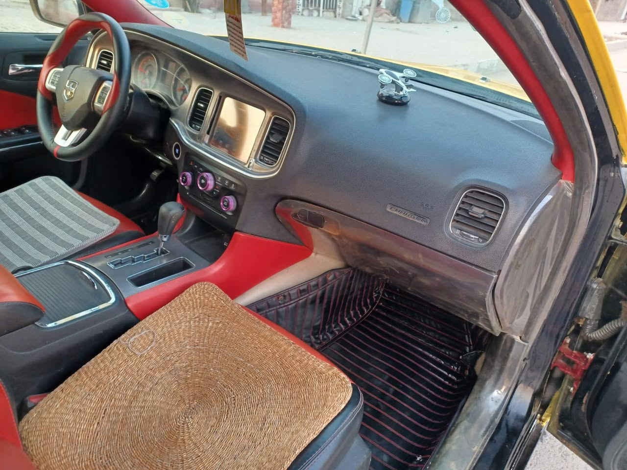 السلام عليكم  جارجر ٢٠١٤ وارد أمريكي حادثه جاملغ خلفي وبل عراق بيهه  بجم محرك كير حداده صدر  أمامي خلفي تخم تاير جديد تبريد كل نقص مابيهه جاهز رقم  جديد نكليزي تحويل ثاني  مصفره هيه وغرمات  المكان بغداد المدينه الصدر سعر١٣٥ وبيهه  مجال وشراي ينتصل ***********
