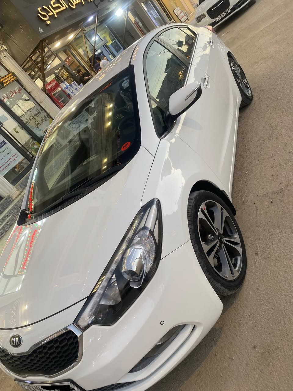 السلام عليكم
كيا سيراتو 2014
رقم اربيل دولي باسمي 
محرك 1600 بلادي 
بارد بين جاملغ ولباب مال سايق 
المواصفات 
تحكم ستيرن 
اشارات بل مري
لدات امامي وحلفي 
تبريد قطعتين 
السعر 127 
العنوان الديوانية 
***********
