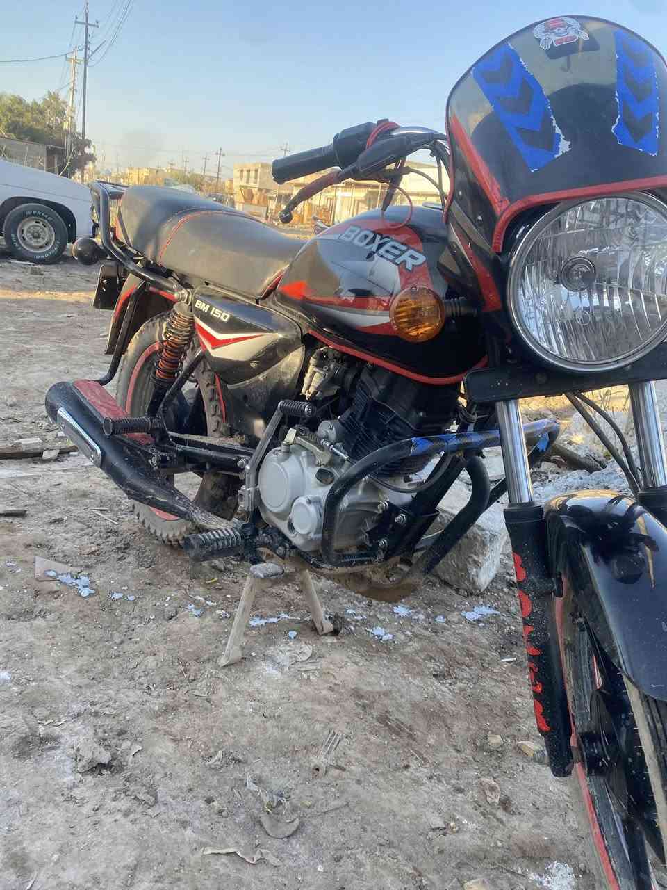 السلام عليكم: بوكسر 2021
مرقم تحويل ثاني يوم 
دراجه نضيفه شوفت عينك كل اسبوع تبديل دهن دراجهً ما متعبينها 
السعر(1800000)بيها مجال حك جيتك وتدلل 
*********** 
مكاني ديالى بعقوبه المفرق
