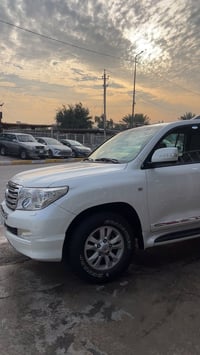 لاندكروز • ٢٠١٠ • بدون صبغ