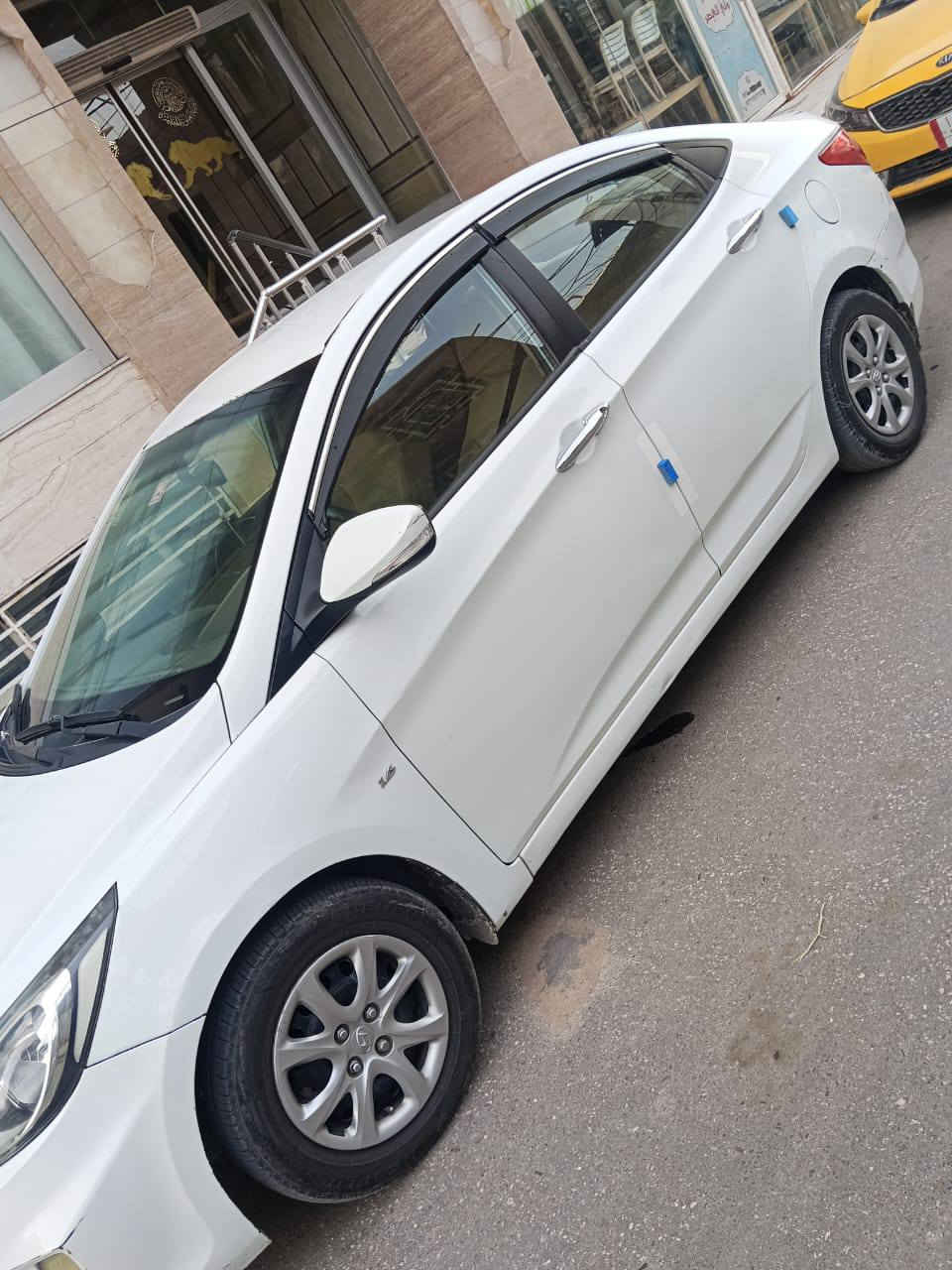 سلاام عليكم اكسنت 2012 خليجي 1600 رقم نجف اسياره بيه صبغ ٣ قطع بدون ضربه وبدون فتح اسياره جديده مكينه كير حداديه جاهزه السعر  88 وبيه مجال مكاني نجف  المبايل ***********
