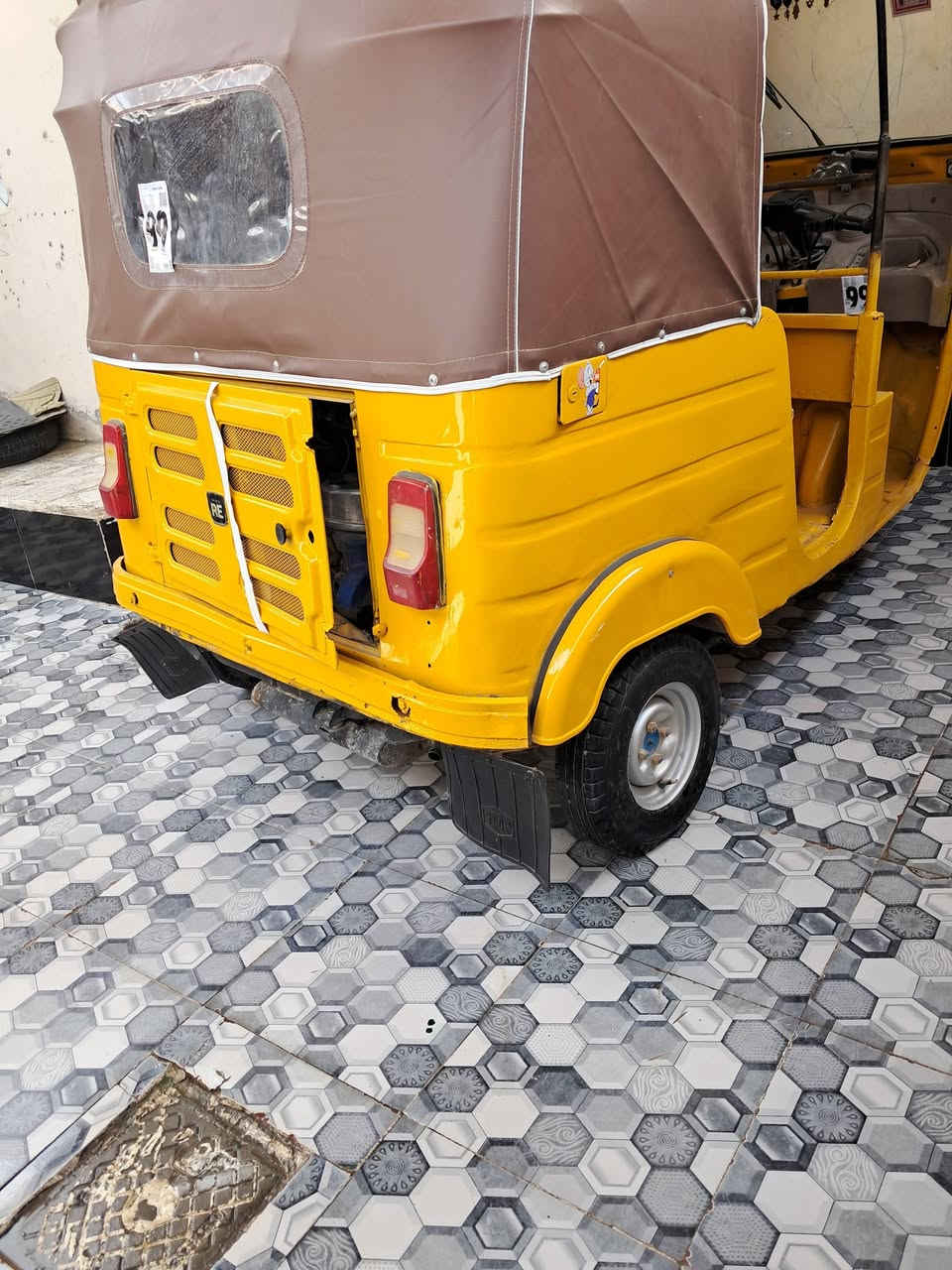 السلام عليكم للبيع تكتك موديل 2018 رقم ديالى انكليزي تحويل ثاني يوم تكتك مصبوغه فقط للجماليه محكرك كير خير من الله للتواصل على الرقم ***********
