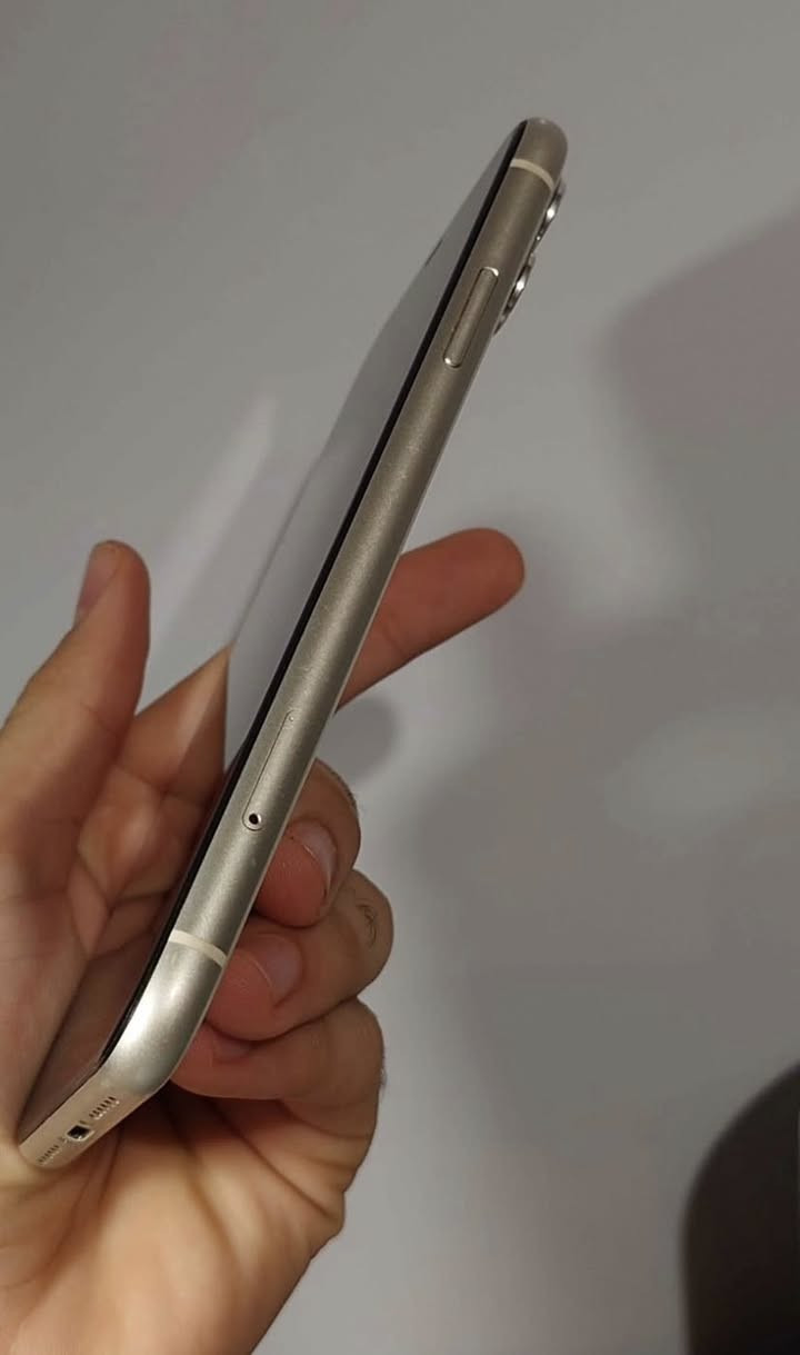 ‏ سلام عليكم iPhone 11 كفالة ما مفتوح  والبطارية 90 تلفون شرق أوسط نموذج أم العنوان بغداد الشعب السعر 250 في مجال قليل ￼￼***********
