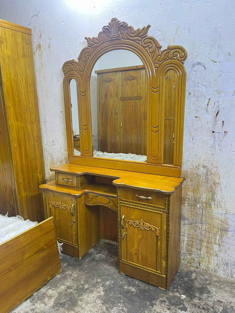 غرفه أخشاب مستعمله للبيع  ٥أبواب ملحق صاج نضيفه اخت الجديده استعمال قليل اقل شهر مديل نفخ مقوس ضهر جوجوبه براغي الزاويه كنتوريه ملحق السعر 750نضافه فوال بغداد الاتصال ***********متواجد واتساب 👍
