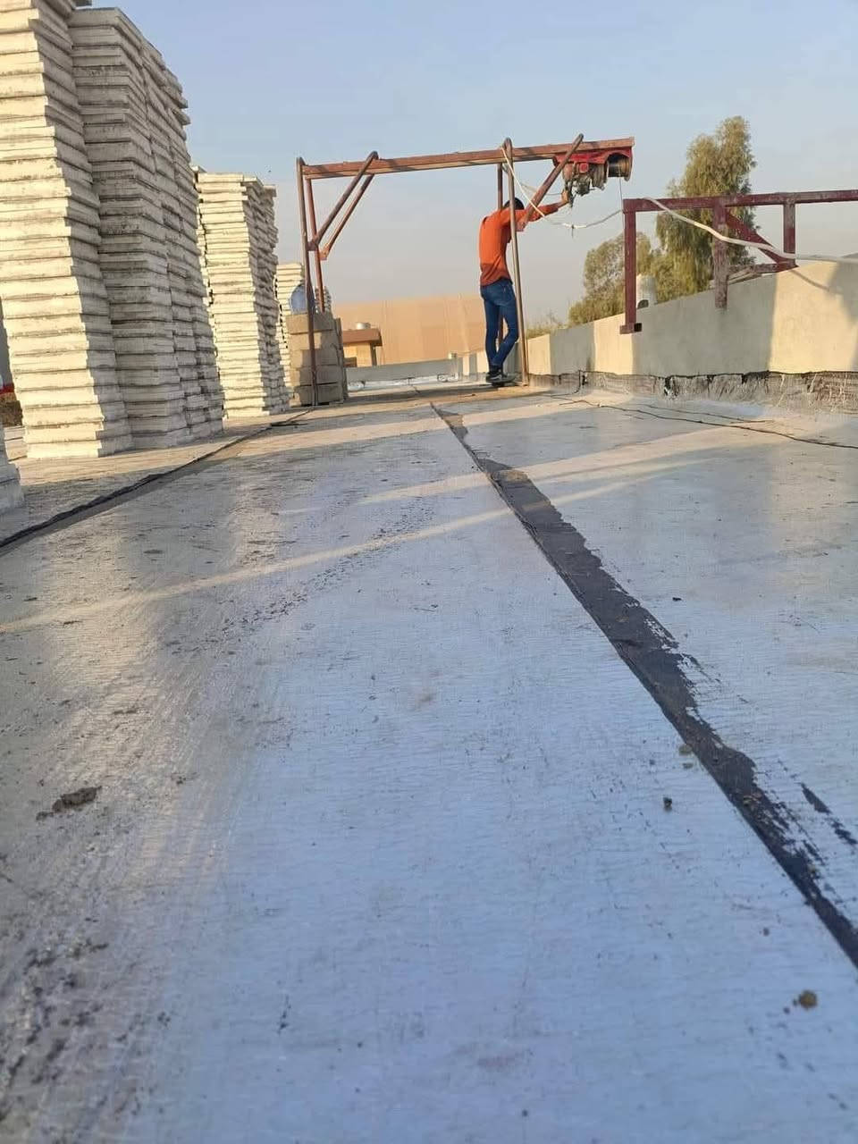 رافعة ونج كهربائي لتصعيد كافة المواد البناء الى اسطح الدور والعمارات أسعار التصعيد 
الف بلوكة صلد ب90الف
الف بلوكة مجوف 70الف
بلوك دراسك الف ب90الف
 الف قطعة كاشي60الف
الف كاشي حجم40× ب70الف
سفرة ع طابق الثاني ب110
تك رمل ب70الف
طن سمنت ب7،500
دنبر رمل 7،500
دنبر حصو ب7،500
خزان ماء ب5الاف
امكانية رفع الونج بدون تفليش ستارة
اضافة الى تصفيط وصب الاساسات وصب البيتونات وصب السقوف وتعديل وصب الارضيات ويوجد صب بالبنم
وخدمة توصيل المواد،،  
***********
***********
العمل داخل حدود مدينة الموصل
