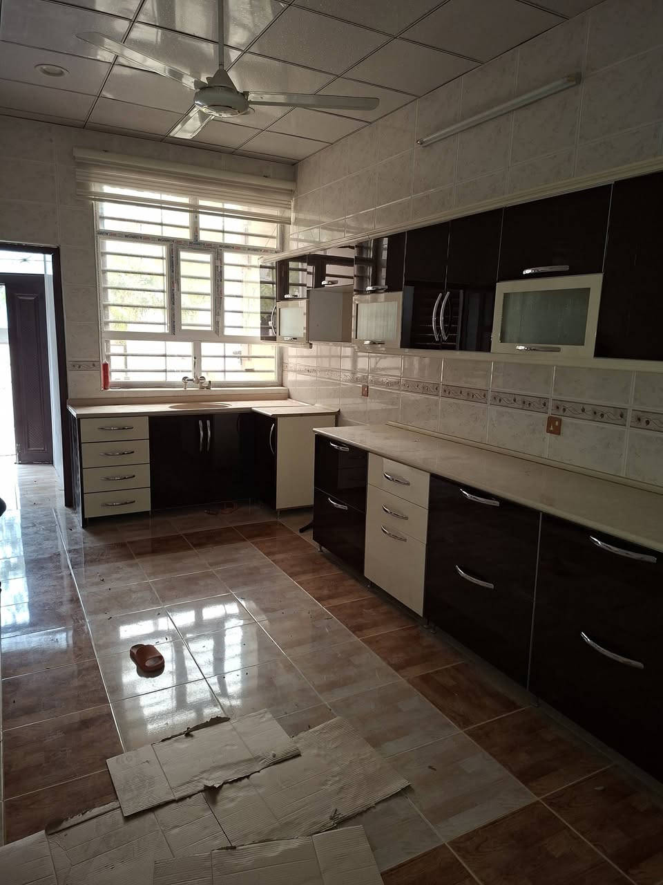 كوانتر خشب  اصلي شرط نظافه ١٠٠%  مرمر كركوك رحيم اوه  قياس ٥ ونص في ٢  لاستفسار  ***********  السعر  ٩٥٠ الف
