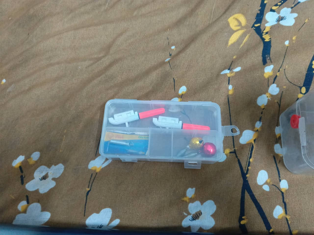 يا الله عيني غراض مال صيد عندك عود افلات طول 5متر زايد خيط لايلون طول 500متر زايد جرس ابو الضوة عدد2 سعر 13الف يوجد خدمه توصيل الجميع المحافضات 5تالاف الحجز ولاتصال على الواتساب او على الخاص ***********
