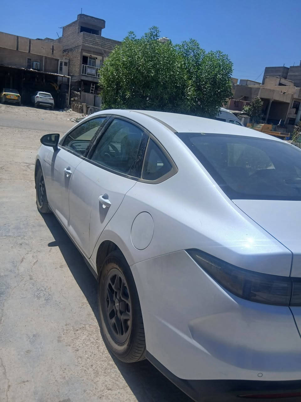 سلام عليكم بي واي دي سيل فايف مرقم بسمي بغداد السعر ١٩ مليون وبيه مجال بسيط اتصل ***********

