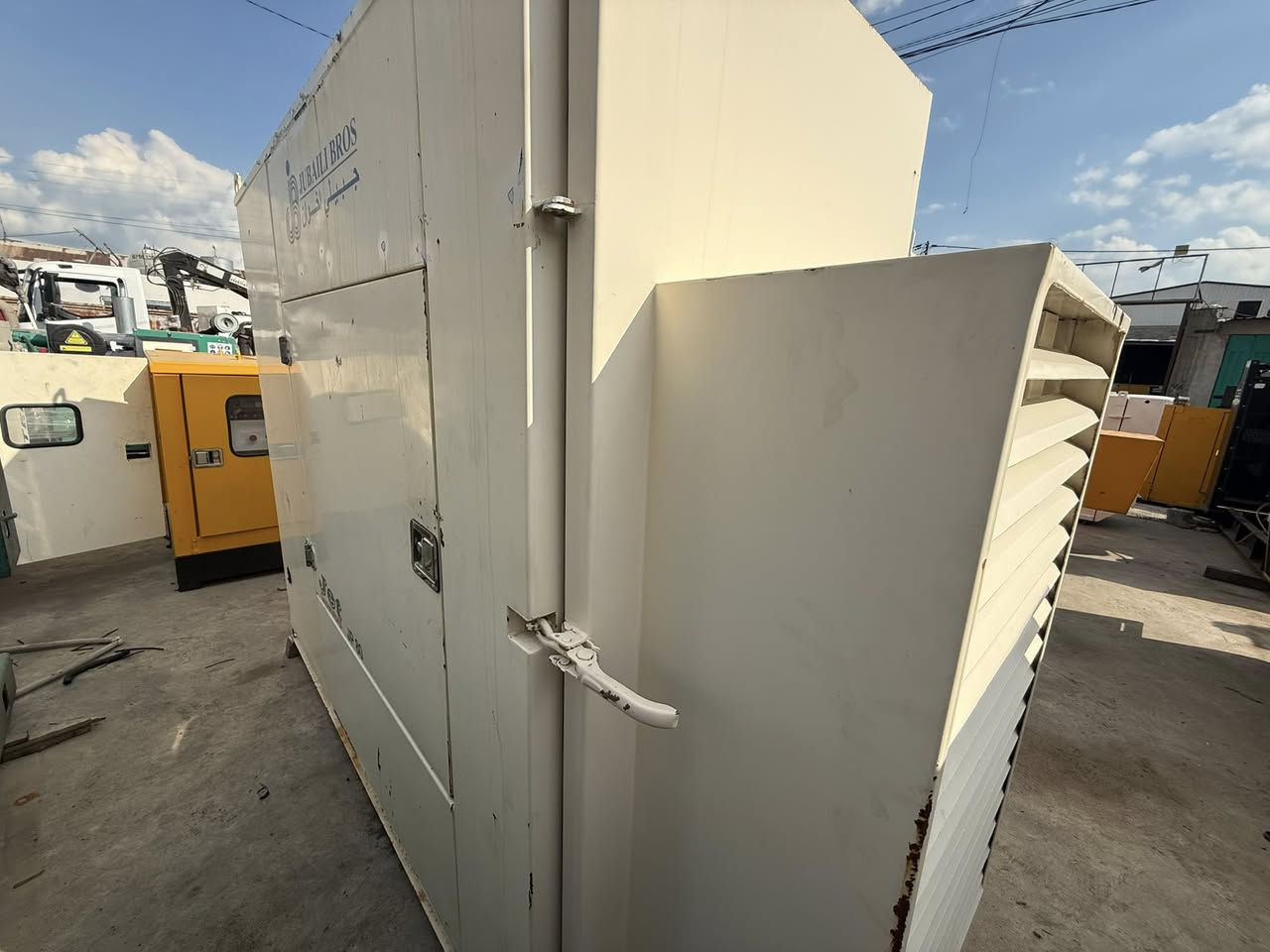 السلام عليكم
بيركنز 88kva بريطاني 
ساعات العمل اقل 4000 ساعه 
كاتم 100‎%‎ للصوت 
نظام اوتو حمايه فول اوتماتيك
وضع بلاد شركة  
أربيل صناعه جنوبيه 
نظام اوتو حمايه فول اوتماتيك
وضع بلاد شركة  
🚚يوجد توصيل الى جميع المحافظات وبضمان🚚
🚚كياندن هةية بو هةموو شاركان بةكرينتى🚚
 للاستفسار:
 ابو علي 
***********
***********
***********
