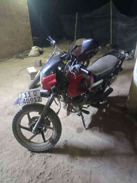 السلام عليكم دراجه بوكسر للبيع رقم بغداد سنويه بسمي شرط التحويل موديل 23 دراجه بيه صوت بلمحرك ودبلات بيهن عواج سعر1900بيه مجال رقم***********
