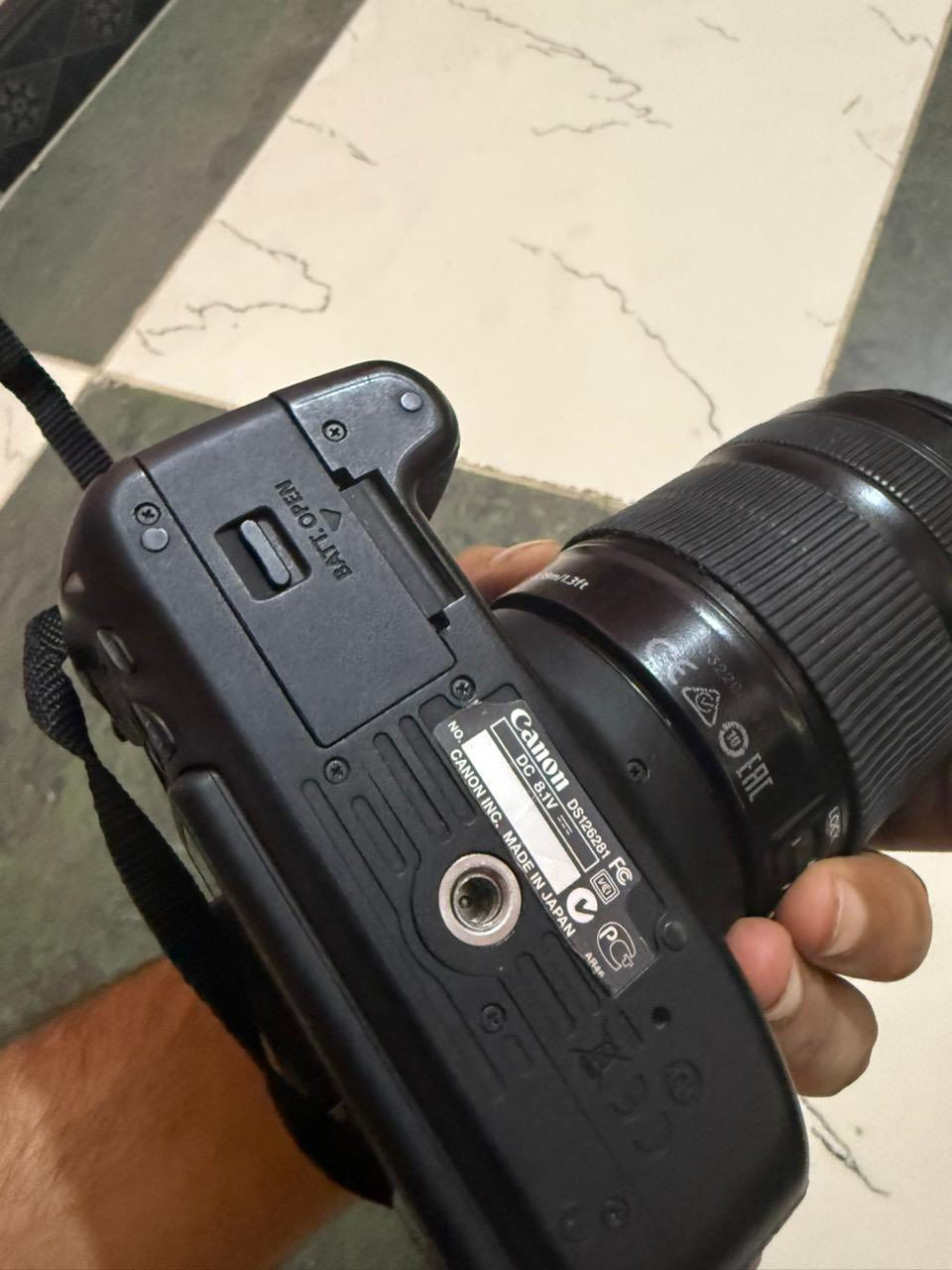 كامرة كانون D700 للبيع
وياهة عدسة ١٨_١٣٥
كامره ما متعوبه ووجايبهة من خارج
شترهة ماعابر ٢٠٠٠ بعدهة جديده
الشاشة لمس  وتصويرهة فيديو خرافي
كامرة احترافية 
هية وشاحنتهة وياهة كيبل نقل ايفون 📱 + للايندو 
للتواصل خاص او *********** توصيل جميع محافظات العراق
