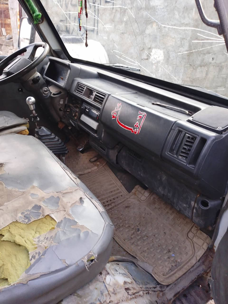 السلام عليكم كيا بنجو موديل 94 رقم بغداد صدامي ماندا الراعيه هتكفل سرقه وعشائر فقط ماكينه جير اكسنت مقفولات كهربائيات كلها شغاله تخم تاير حداديه حلوه السعر 26 وبيها مجال شيء قليل مكان بغداد الحسينيه مال راشديه رقم تليفون***********
