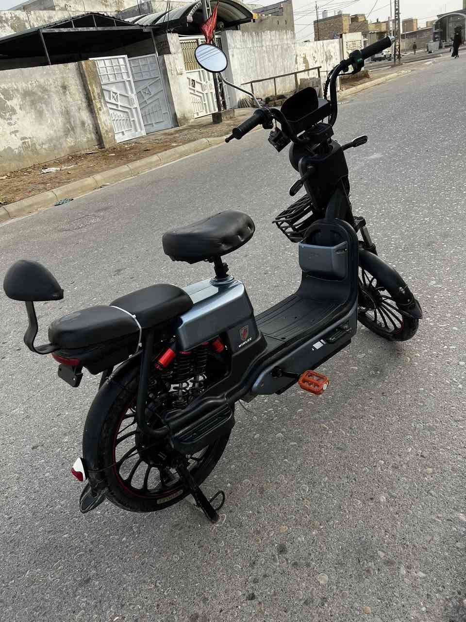 السلام عليكم  دراجه شحن للبيع  اخو الجديده  بدلت بطاريات قبل 20 يوم   5بطاريات  مكاني العماره السياسيين 

السعر 325

***********
