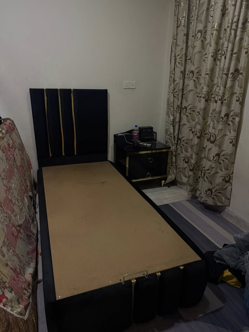 السلام عليكم غرفه نوم نفر جربايه بيهاا مخزن غرفه كلش حلوه سعرهاا 250قفل 
***********
