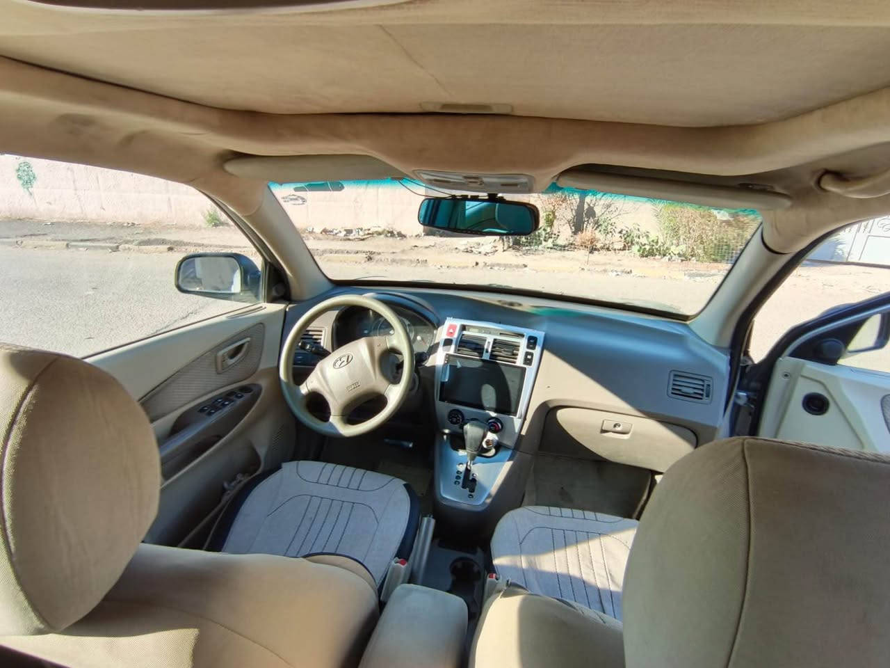 توسان ٢٠٠٩
نظيفة استعمال بيت 
بيها قطعة صبغ الباب الخلفي العكس السايق
الباقي كفالة بشرط
محرك ٢٠٠٠ 
٤ سلندر
كير مكينة كفالة 
تدفئة تبريد 
صدر جديد 
اذاين مكينة جدد
تخم تاير جديد
ادامة كاملة لمنظومة الهواء والبانزين من نوزلات وبلكات وايسي وحساسات كاملة كلَ جديد مال تفصيخ
باتري جديد
قاعدة فيت بم 
وفيت بم
دوشمة ارضيات جلد 
دوشمة كشنات 
دوشمة تنتة كنتارة 
شاشة وكامرة 
كهربائيات كاملة ع اخر حبة
رقم اربيل ب اسمي 
-نواقصها
*بيها قطعة صبغ*
*البنيد جارد وبداية القمارة*
*الدعامية الامامية بيها طخات*
*روس رواط الايمن*
للاستفسار:اتصال او واتساب 
***********
*********** بغداد, العراق
