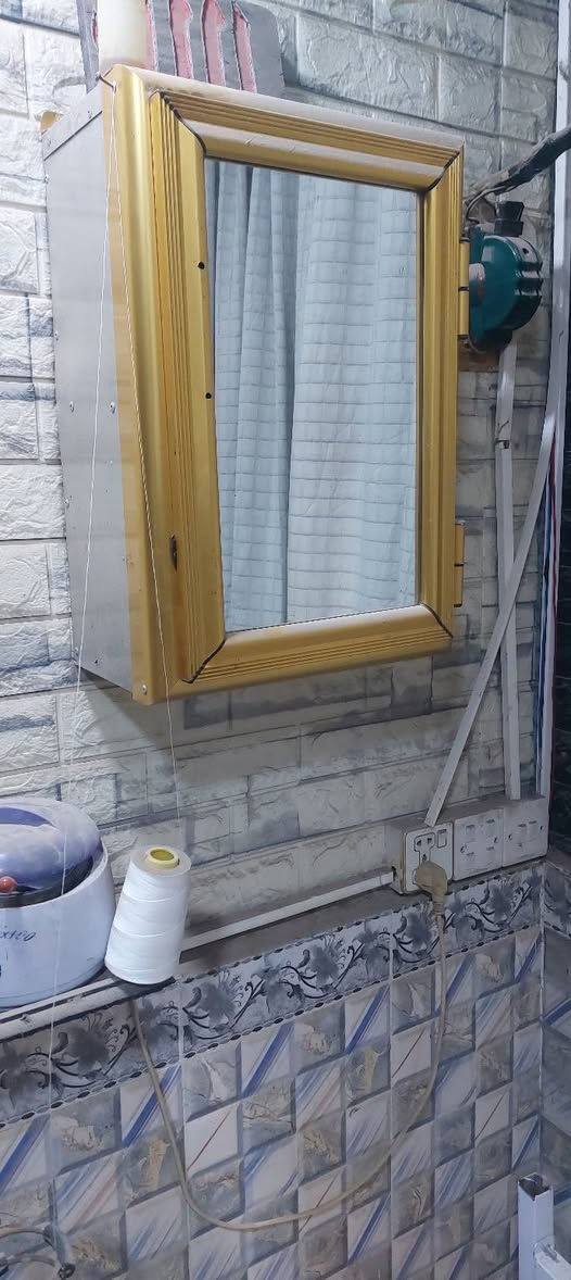 معرض حلاقه  مع نرايات عدد ٤ امامي وخلفي مع كرسي حلاقه مع صيدليه مع سكوتر اصيل بس يحتاج بطاريه .. كهلن ب٤٠٠ الف وبيهن مجال قليل تواصل ع الفيس


**إذا كنت صاحب هذا الإعلان وتريد حذفه لأي سبب، رجاءا أرسل رسالة إلى الدعم الفني**