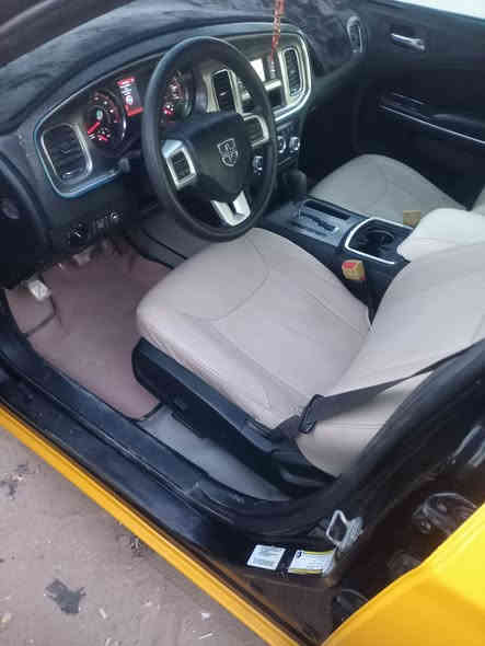 جارجر2012تكسي بسمي رقم دولي كيرمكينه جديدقبل سبوع صبغه جديدة تخم تاير حداديه ***********مكان سيارة لعمارة
