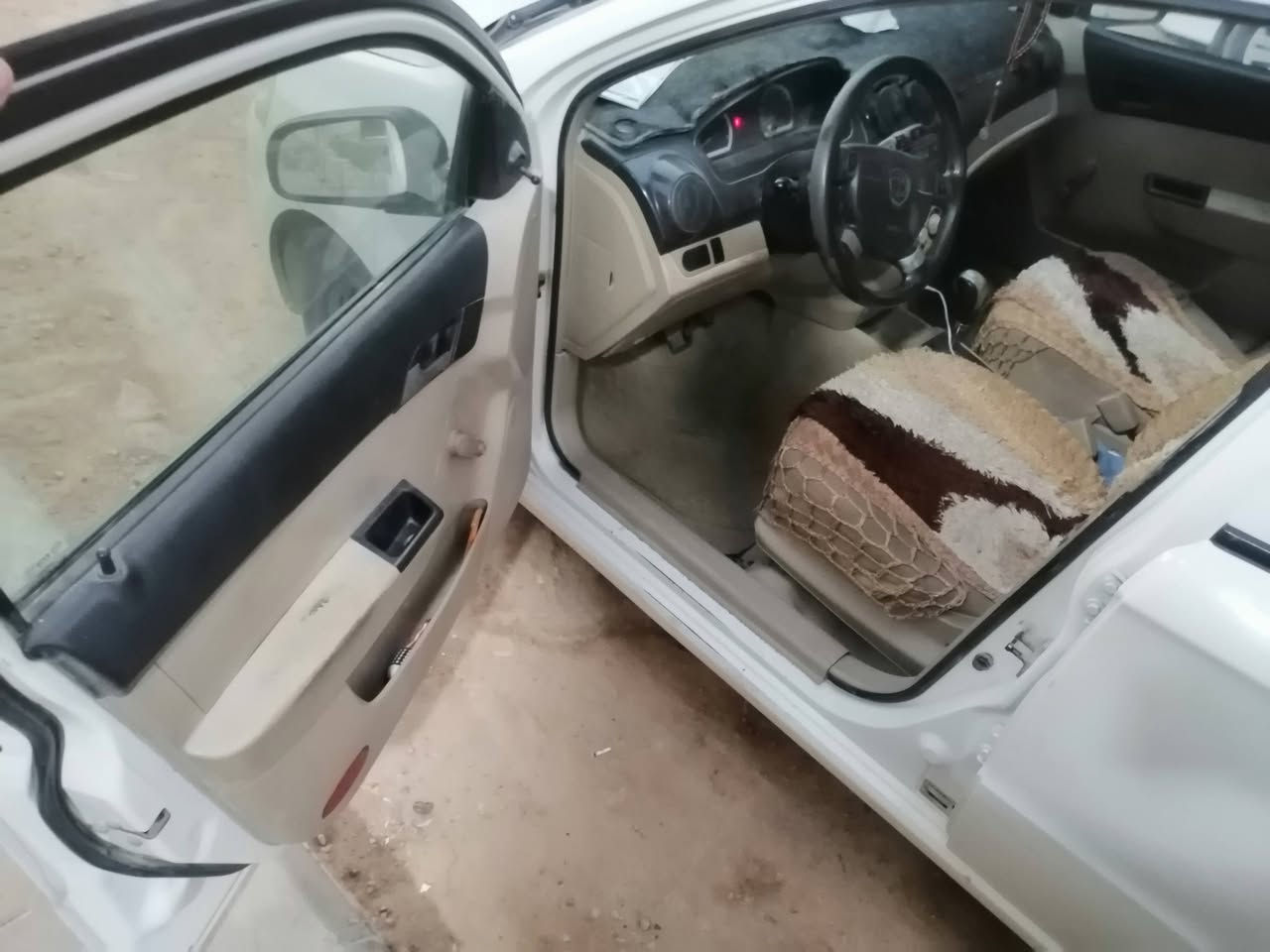 افيو مديل ١٠ خليجي مكينه ١٤٠٠ مفتوح رقم قادسيه سياره نضيه للبيع السعر ٥٥ وبيه مجال مكاني نجف وره الملعب ***********
