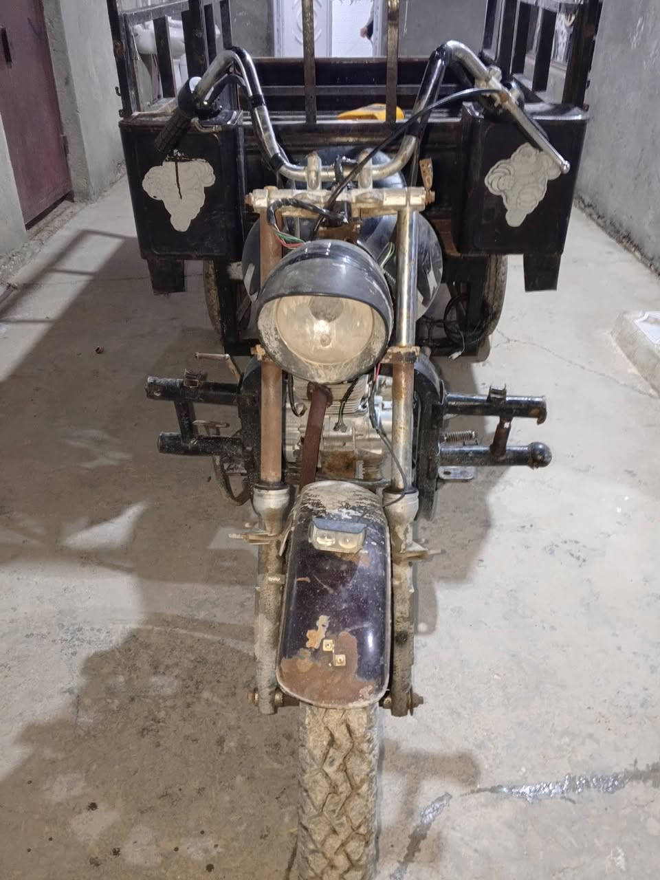 سلام عليكم
ستوته ام تي ار موديل 2013 رقم وسنويه ضفيره جديده تخم تاير جوبلس باتري جديد جاهزه اكسن خير من الله محرك مكفول السعر  850  وبيه مجال المكان قضاء الموفقيه للاستفسار اتصل ***********
