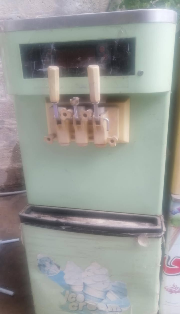 مكاين ايس كريم ثنين صيني وحده ايطال للبيع كلهن ب مليون و200 الف الشراي يتصل على هاي الارقام ***********
***********
