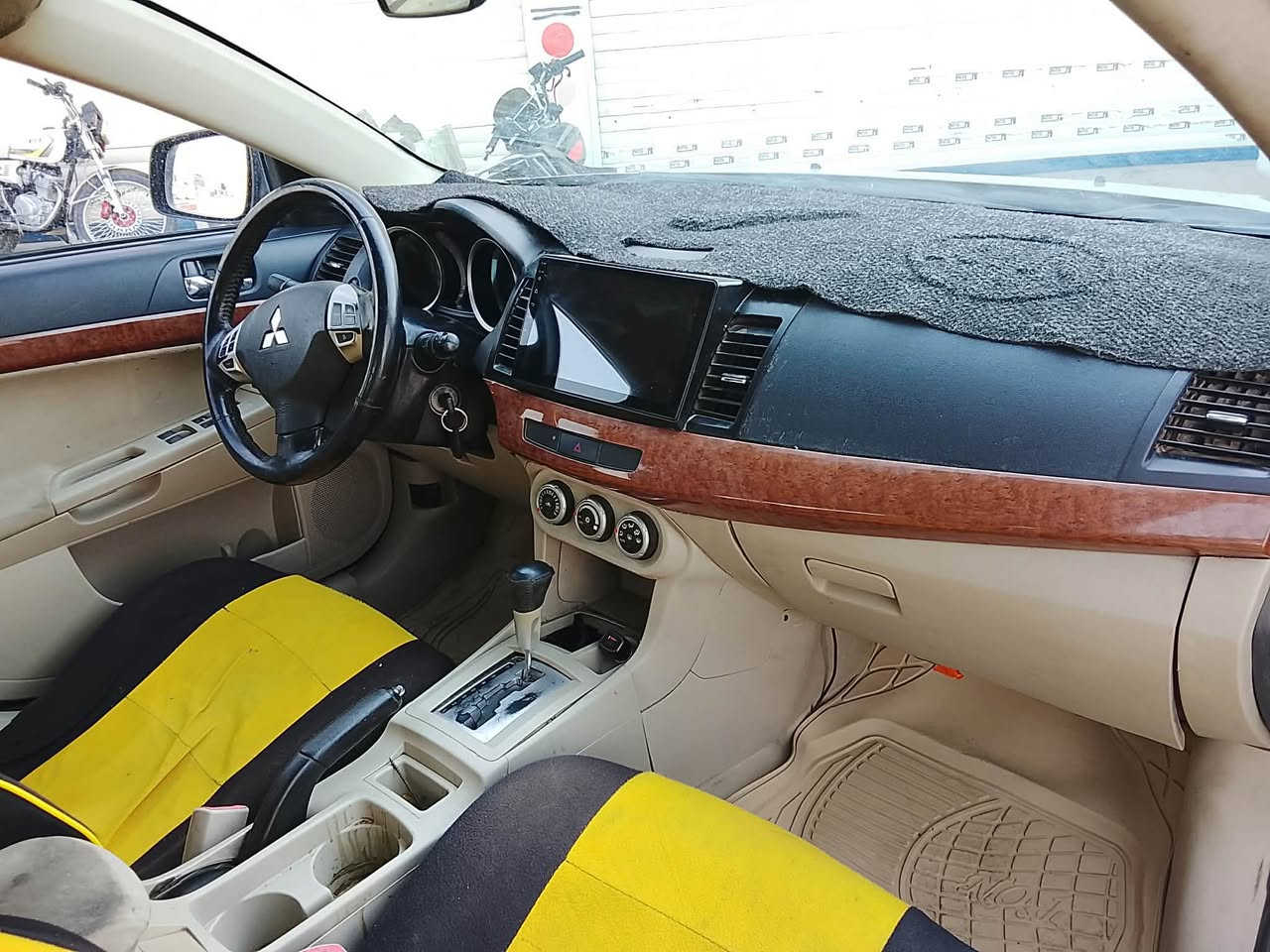 لانسەر قرش مۆدێل 2008 چوار بستون بئ تؤربؤ گیر تۆماتیک تەبریت سارد و گەرم بەشەرت بەتانەیەکی گوراوە بەشەرتی تەحویل خەرامە سەنەوی سالیکە بەسەرجوە حیزام بویاخ کراوە بو جوانی نمونەیە لە جوانی چرکەی تیا نیە لایت زینۆن  بئ مەسرەفە نرخی 55 گەڵا و مەجالی تیایە گورینەوەش ئەکەم بە شتیک بەدلم بیت ژ.م***********
*********** كالار, السليمانية
